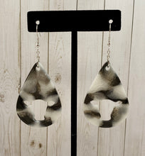 Load image into Gallery viewer, Cow Head/Print Resin Earrings
